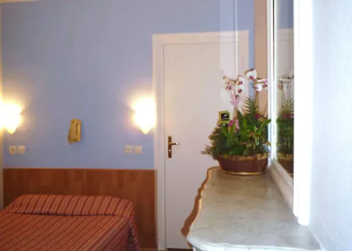 デュ ブラバンド 2* パリ