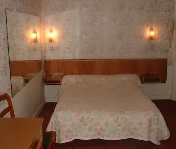 デュ ブラバンド 2* パリ